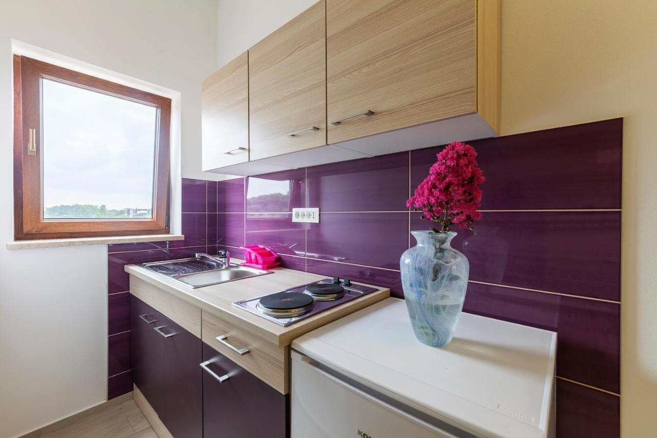 Apartmani Suzi プーラ エクステリア 写真