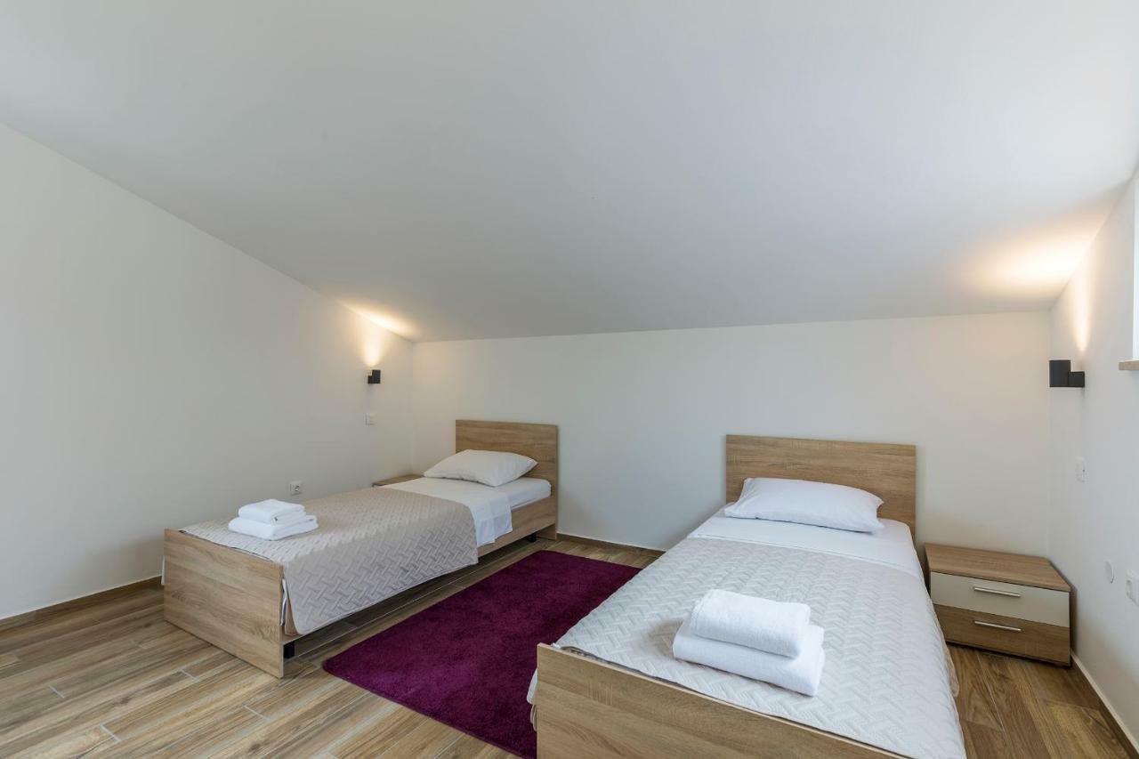 Apartmani Suzi プーラ エクステリア 写真