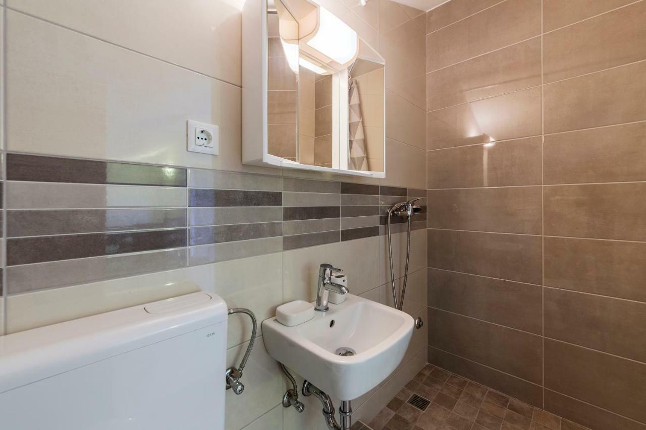 Apartmani Suzi プーラ エクステリア 写真
