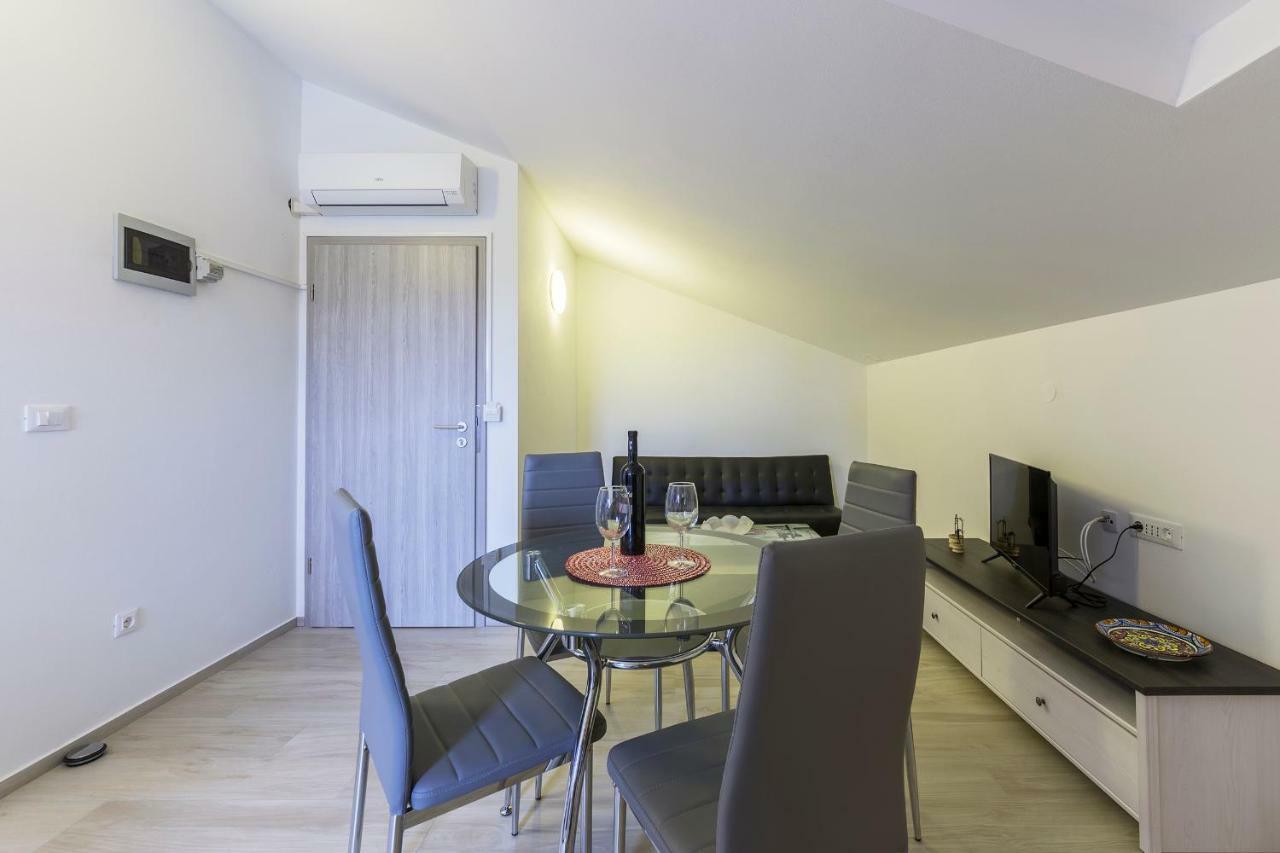 Apartmani Suzi プーラ エクステリア 写真