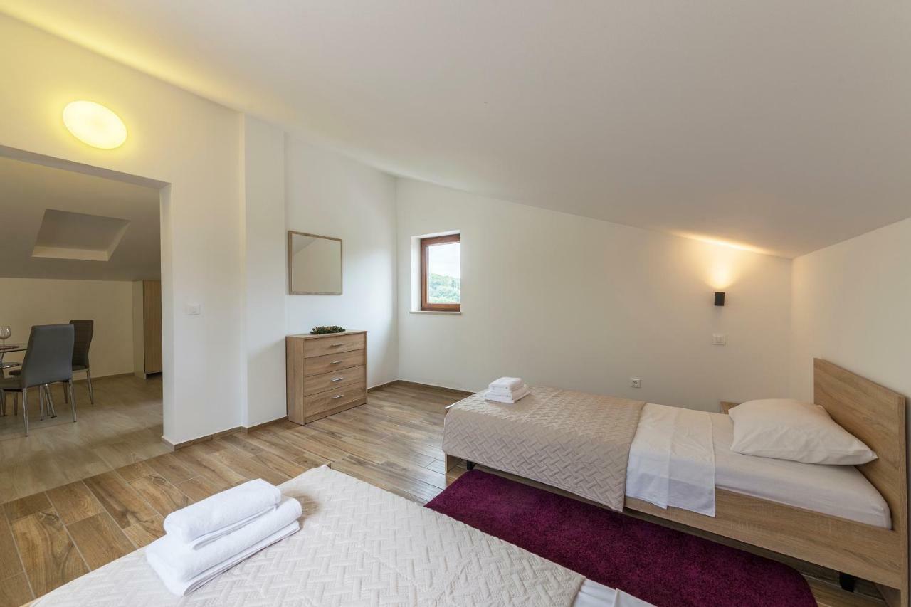 Apartmani Suzi プーラ エクステリア 写真