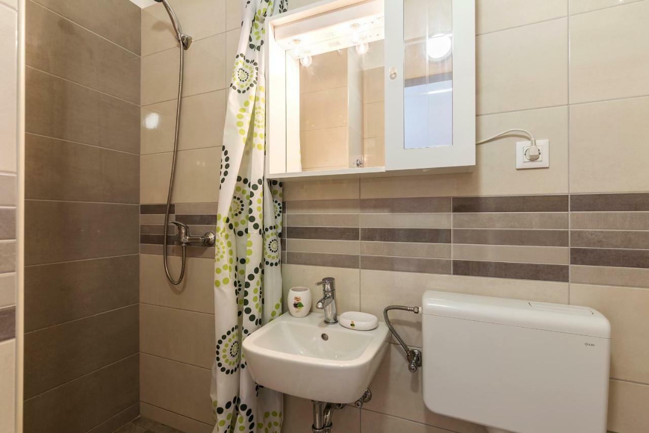 Apartmani Suzi プーラ エクステリア 写真