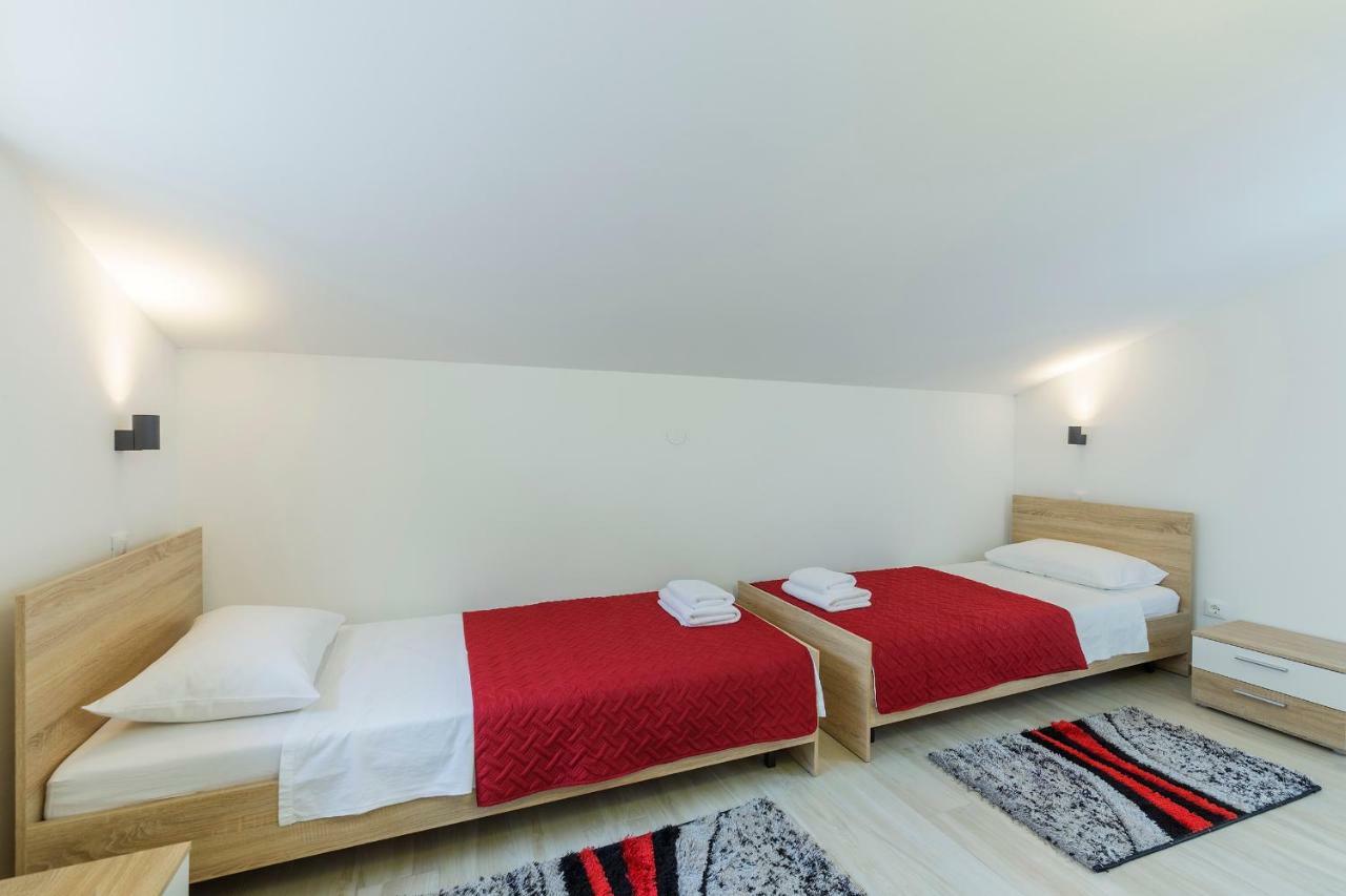 Apartmani Suzi プーラ エクステリア 写真