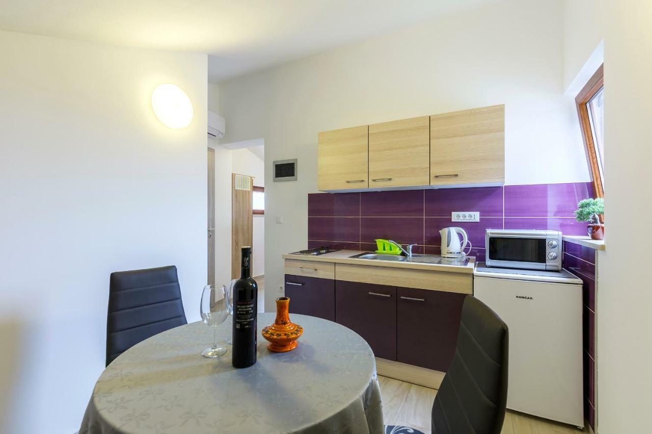 Apartmani Suzi プーラ エクステリア 写真